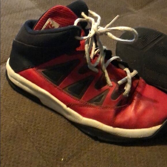 3/$15 or 5/$20 Boys size 7Y Nike stutter step basketball shoes - Picture 4 of 6